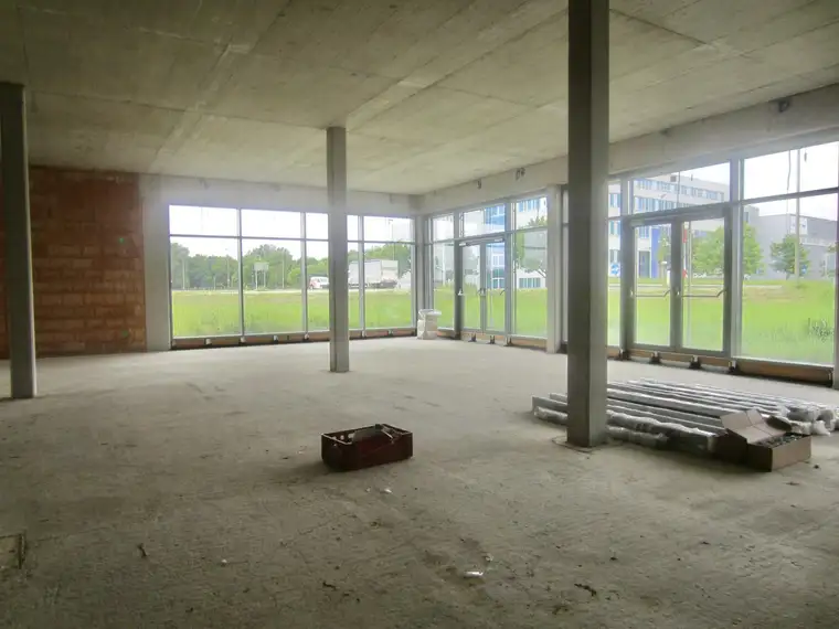 Büro Geschäftslokal im EG (derzeit Rohbau) Vermietung Gewerbeobjekt - 4030 Linz, Im Südpark