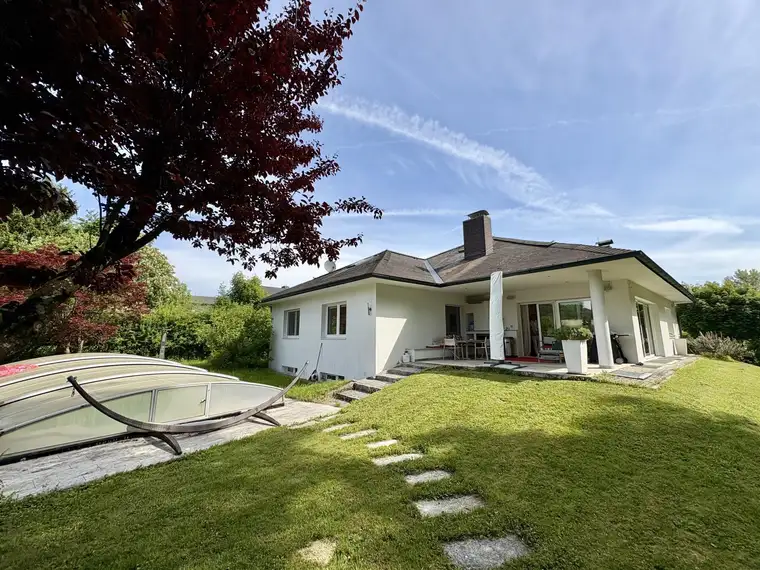 Traumhaftes Einfamilienhaus in idyllischer, ruhiger Lage mit großem Grundstück!