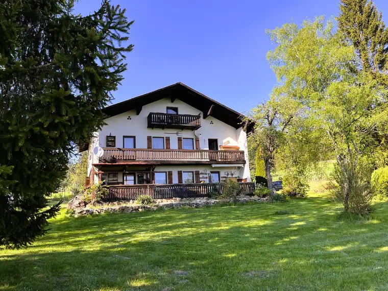 Idyllisch Wohnen mit Weitblick auf 4.367 m² Baugrund