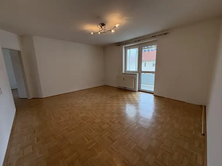 Preisreduktion! Herrliche 4-Zimmer-Wohnung mit Loggia &amp; Tiefgaragenplatz