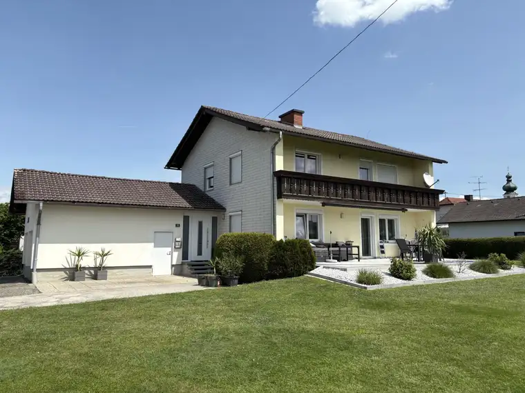 Gepflegtes Einfamilienhaus mit viel Garten im Ortsbereich