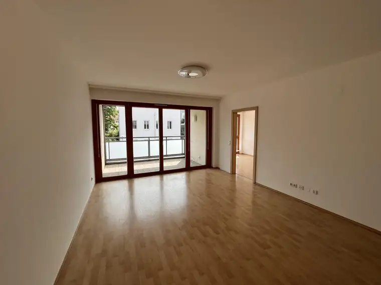 Zentrale Stadtwohnung mit zwei Tiefgaragenplätzen