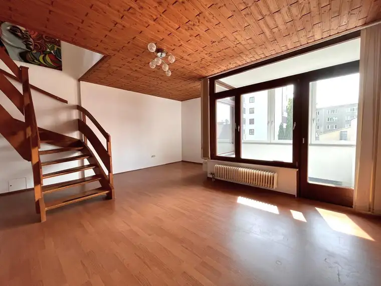 Gepflegte Maisonette-Wohnung mit verglaster Loggia
