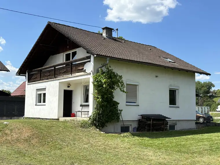Platz zum Träumen: Haus mit großem Garten