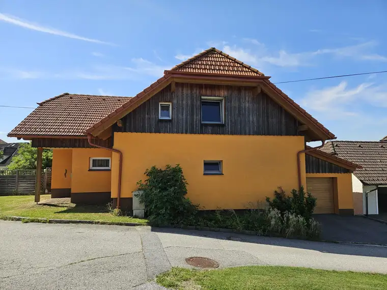 Generalsaniertes Wohnhaus in Zentrumslage