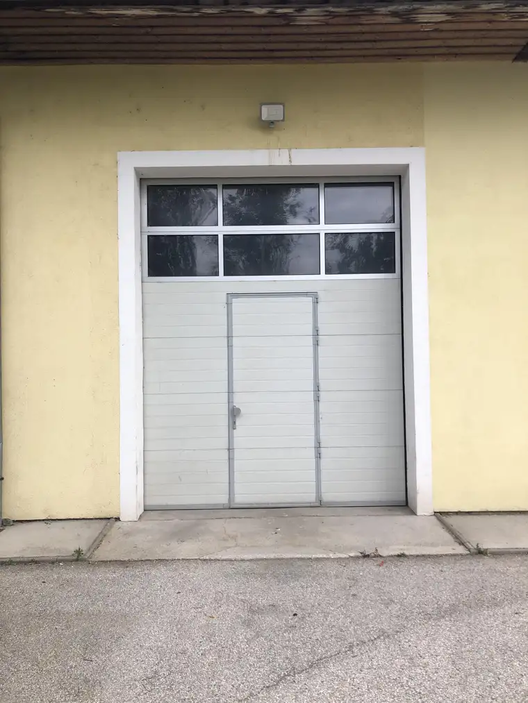 Halle mit 145m² und Büro mit 32m²