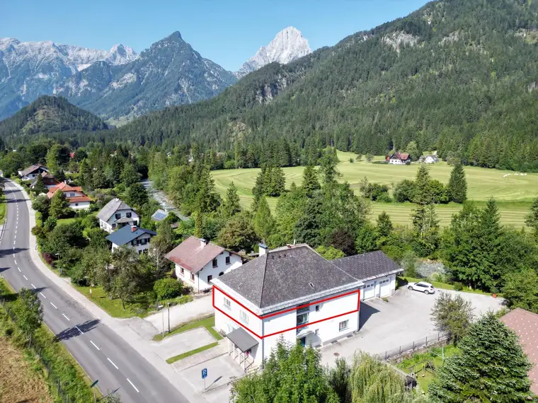 großzügige Wohnung in Ortsnähe