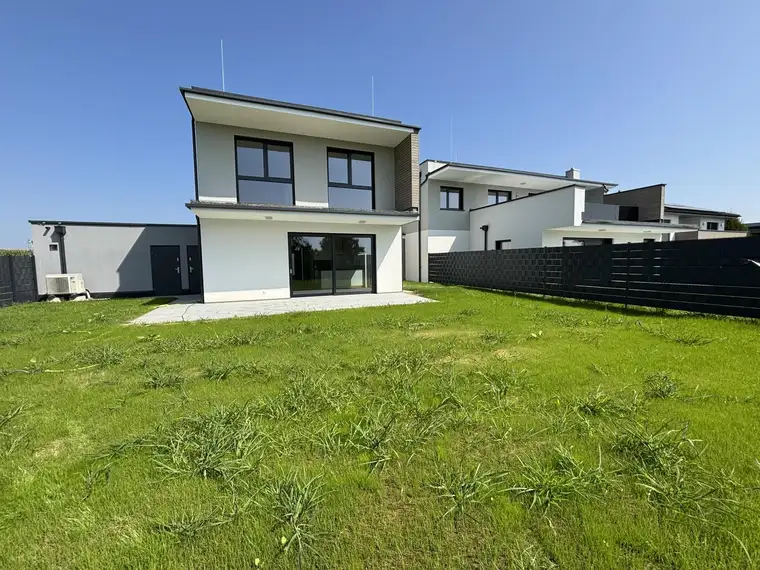 Moderne Doppelhaushälfte in Oftering
