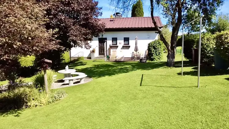 Liebevolles Zuhause mit Gartenidylle und Natur pur.