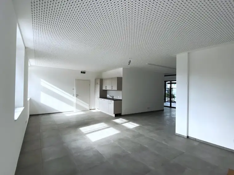 Dorf Leben - Attraktives 64 m² Geschäftslokal / Büro / Praxis + 14 m² Lager