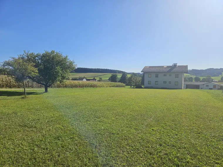 Wohnhaus inkl. Baugrund und landwirtschaftlichen Grundflächen