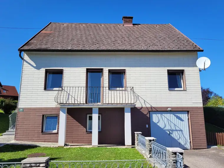 NETTES ZUHAUSE ZUM WOHLFÜHLEN