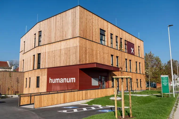 Vermietung Praxisraum im Erdgeschoss Ärztehaus humanum (TOP 0-1)
