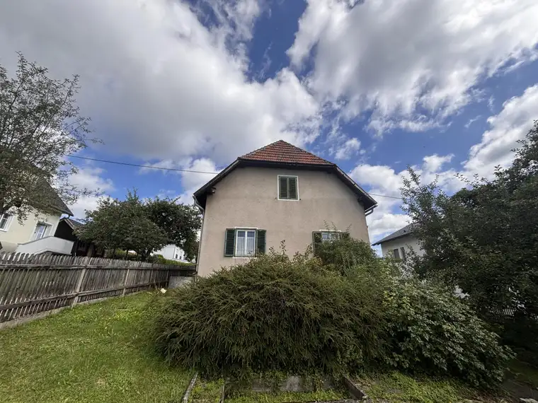 Schönes Grundstück mit Altbestand
