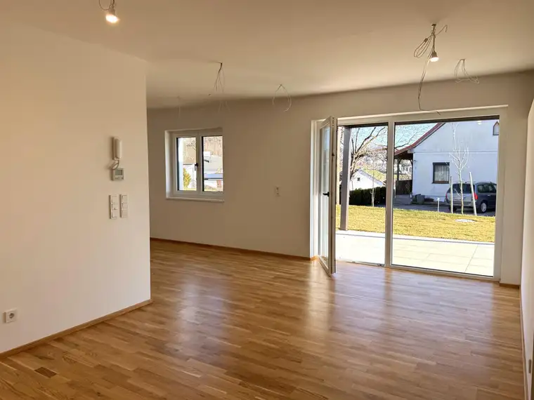 4-Zimmer-Gartenwohnung mit 172 m² Garten &amp; Garage