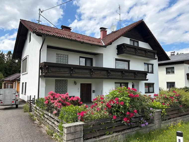 Einfamilienhaus mit großen Garten am Waldrand