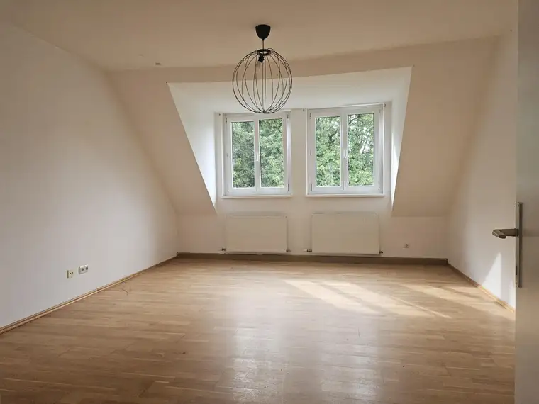 Dachgeschoß-Eigentumswohnung / Hirschgasse
