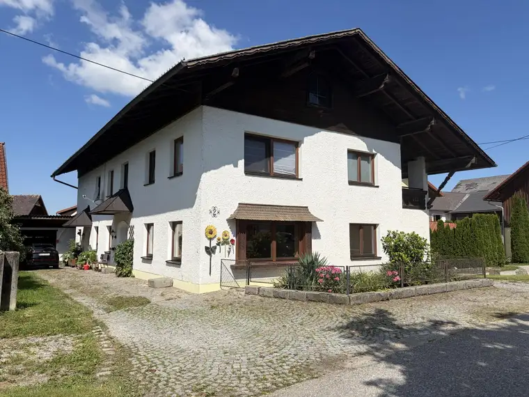 Wohnhaus mit vier Mietwohnungen und Bastlerwerkstatt