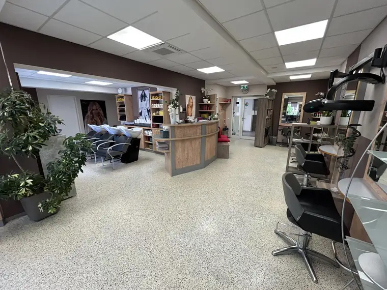 Nachfolger:in für etablierten Friseursalon gesucht!