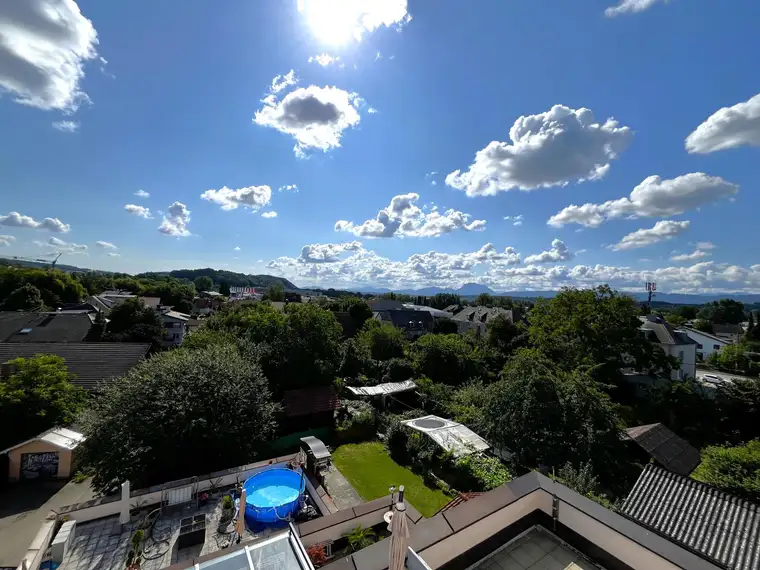 Zentrale 3-Zi.-Stadtwohnung mit großer Terrasse!