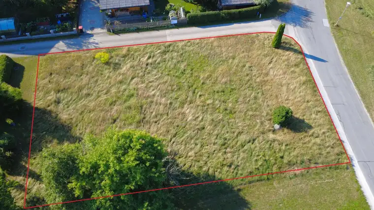 Ebenes Grundstück in Oberhofen am Irrsee - Projekt baubewilligt oder selbst planen