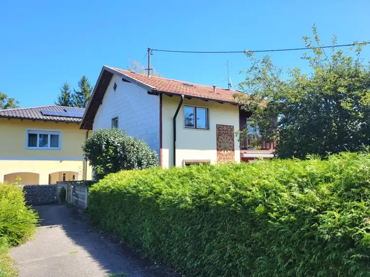 Ruhig gelegenes Wohnhaus in Siedlungslage mit viel Platz und Potenzial