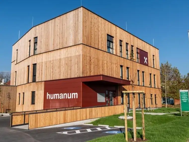 Vermietung Praxisraum im Erdgeschoss Ärztehaus humanum (TOP 0-1)