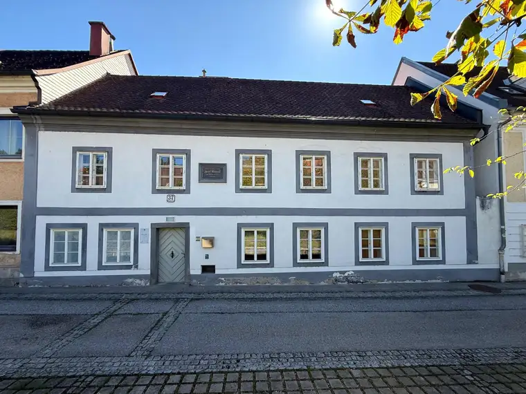 Historisches Altstadthaus am Wieserfeldplatz