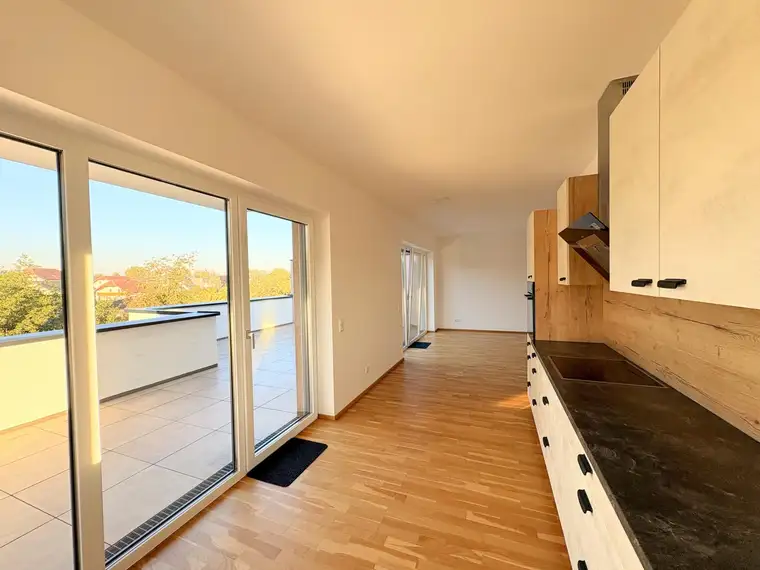 Penthouse-Feeling mit 70 m² Dachterrasse, Lift &amp; überdachtem KFZ-Stellplatz