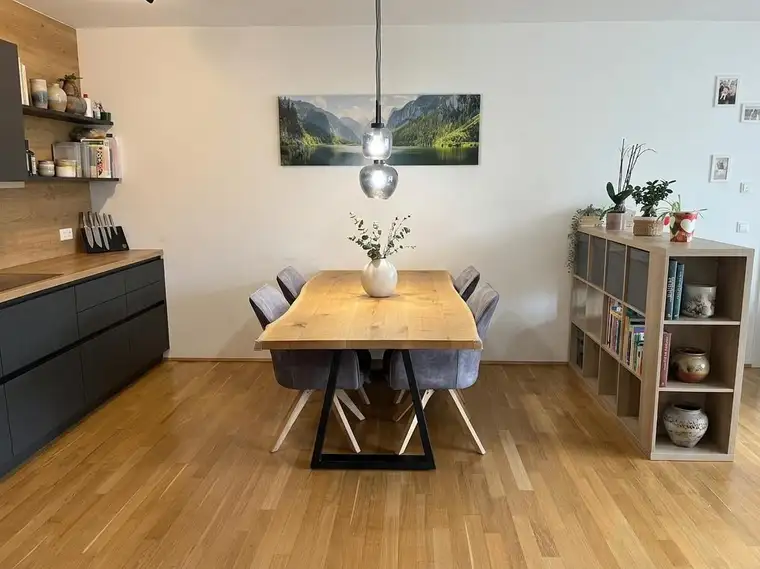 Moderne 3-Zimmer-Wohnung mit Terrasse, Garten und Carport