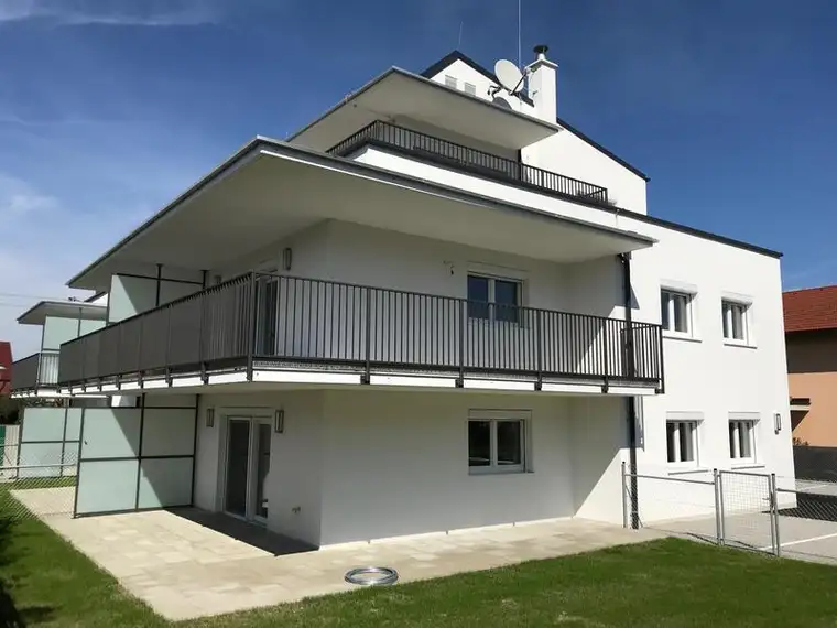hochwertige 3-Zimmer Gartenwohnung mit Eigengarten