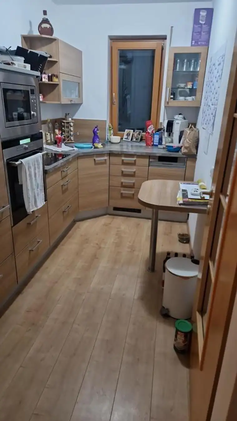 attraktive 4-Zimmer-Wohnung mit Loggia und PKW-Stellplatz im Freien