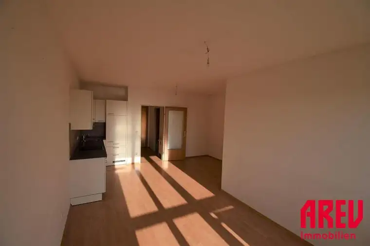 SCHÖNE 1 ZIMMERWOHNUNG MIT BALKON - TOP 36