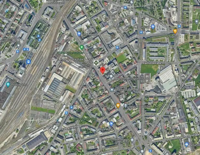 PARKPLATZ GESUCHT? - PARKEN IM ZENTRUM! 