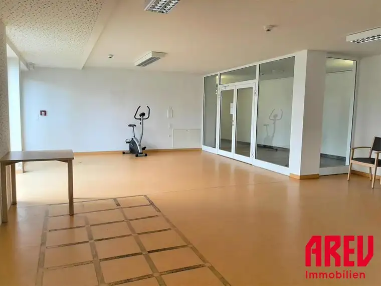 GROSSER HELLER THERAPIERAUM IN LINZ ZU VERMIETEN!