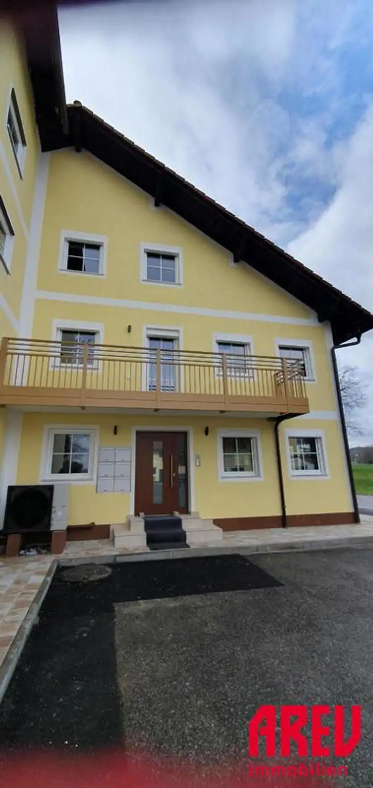  hochwertige Single - Wohnung mit Balkon