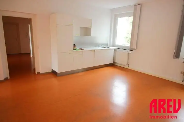 GROSSZÜGIGE BÜRO- ODER ORDINATIONSFLÄCHE! NAHE DEM MED-CAMPUS!