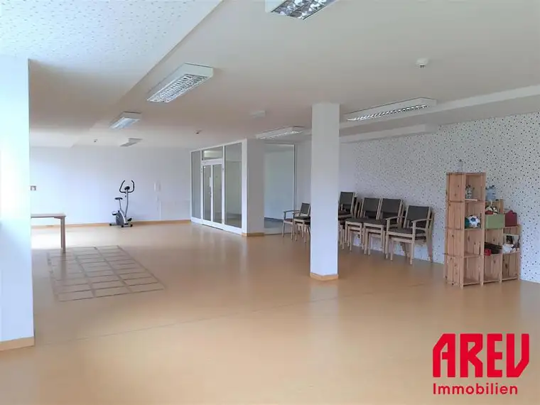 IDEALER THERAPIERAUM IN DER MADERSPERGERSTRASSE ZU VERMIETEN