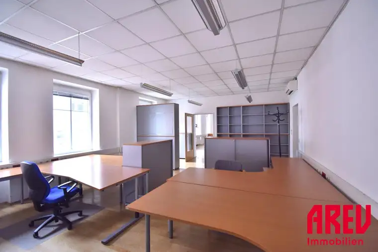 BÜROFLÄCHE IN URFAHR - 1. MONAT MIETFREI - TOP 06