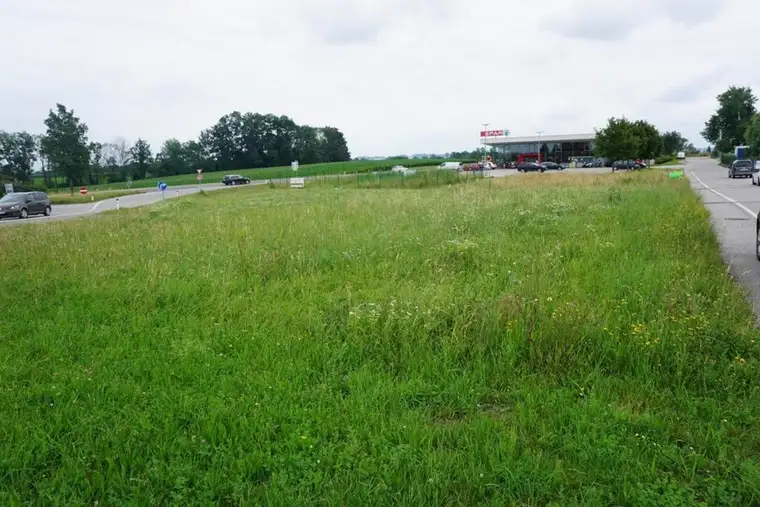 Verkehrsgünstig und werbewirksam gelegenes Pachtgrundstück