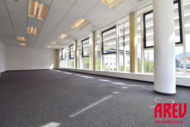 FLEXIBLE BÜROFLÄCHE IN LINZ MIT GARAGENPLÄTZEN UND BESTER ERREICHBARKEIT - EG