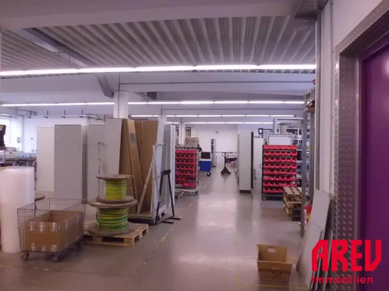 ATTRAKTIVE GEWERBEHALLE IN DER 1. ETAGE IN LEONDING ZU MIETEN - JETZT ZUGREIFEN