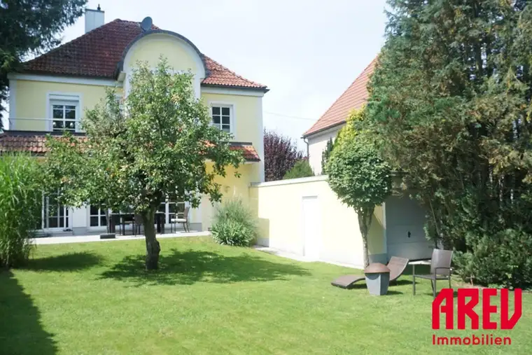 Kernsanierte Stadtvilla mit wunderschönen Garten in bester Wohnlage