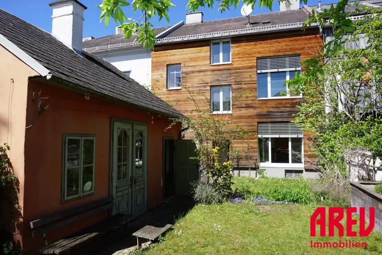 Geschmackvoll saniertes Stadthaus mit Garten und eigener Zufahrt