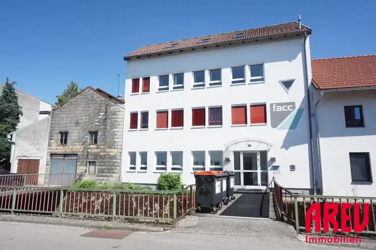 Klimatisiertes, mehrgeschossiges Bürohaus in bester Lage, sofort nutzbar
