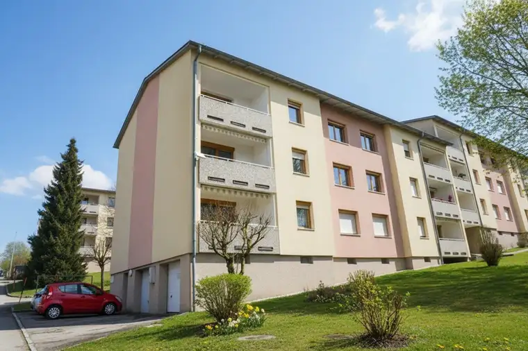 Ältere, günstige Eigentumswohnung in zentraler Lage