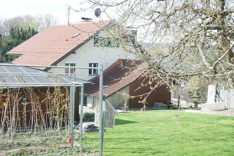 Coming soon - gepflegtes Wohnhaus in zentraler Lage für Gartenliebhaber