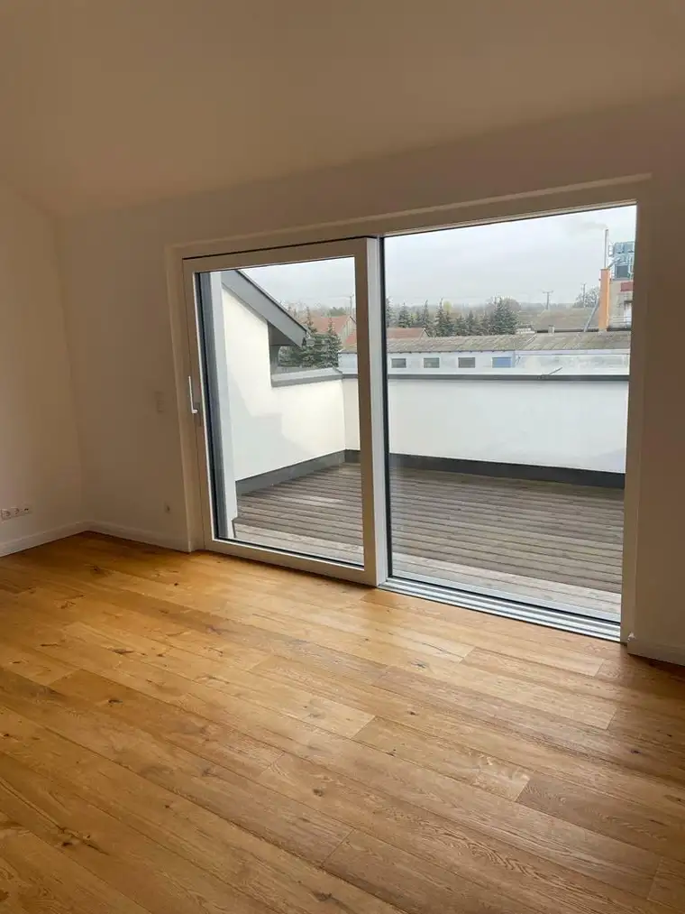 INVESTMENTCHANCE FÜR ANLEGER: TRAUMHAFTE, VERMIETETE DACHGESCHOSSWOHNUNG MIT HOCHWERTIGER EINBAUKÜCHE IN BEGEHRTER WOHNLAGE INKL. ÜBERDACHTEM PARKPLATZ