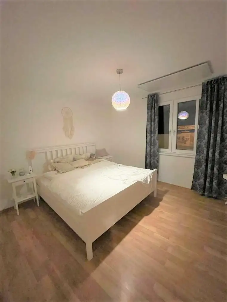 Anleger aufgepasst! Schöne, helle, zentral gelegene, vermietete Wohnung mit Balkon!