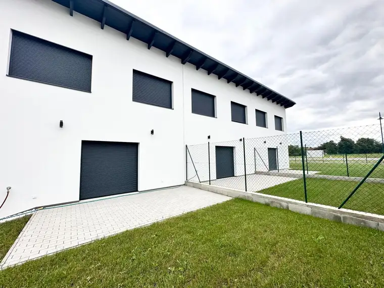 SOFORT BEZIEHBAR - MODERN, MASSIV &amp; HOCHWERTIG WOHNEN MIT HÖCHSTER LEBENSQUALITÄT AM RANDE DES NATIONALPARKS DONAU-AUEN